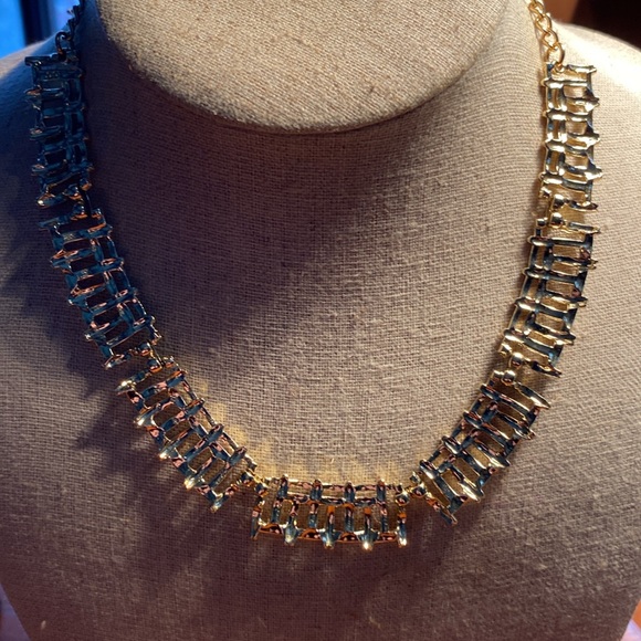 Vintage with Hanging Tag Sign Coro Gold-Tone Necklace. - Picture 6 of 8